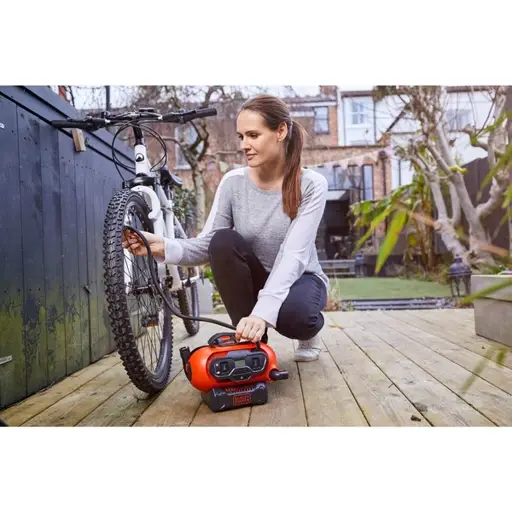 Black & Decker BDCINF18N-QS oro kompresorius 160 l/min AC / cigarečių degiklis