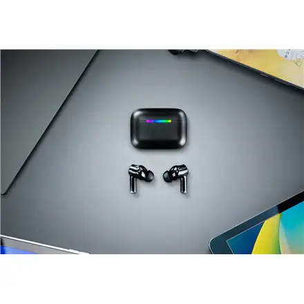 Razer Wireless Gaming Earbuds – 3