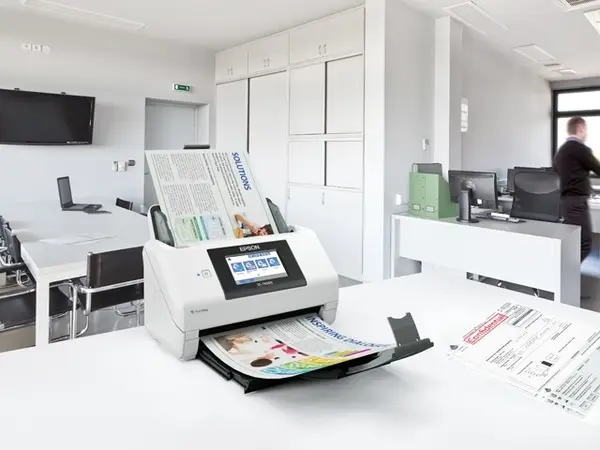 Epson WorkForce DS-790WN didelės spartos aukštos kokybės tinklo skaitytuvas su atskiromis funkcijomis, užtikrinančiomis efektyvų dokumentų skaitmeninimą ir paruošimą aplinkoje, kurioje yra keli vartotojai – 3