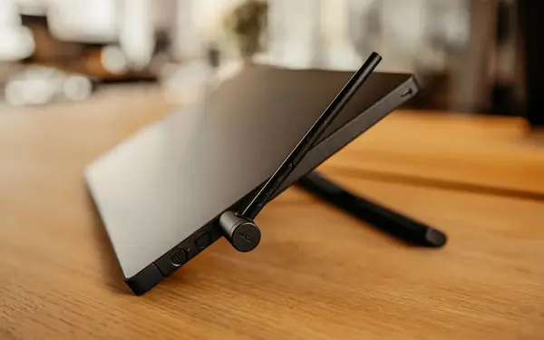 Wacom graphics tablet Cintiq 16 (2025) – 9