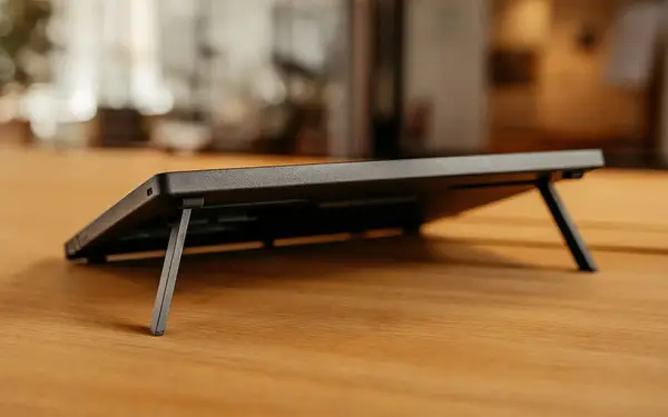 Wacom graphics tablet Cintiq 16 (2025) – 10