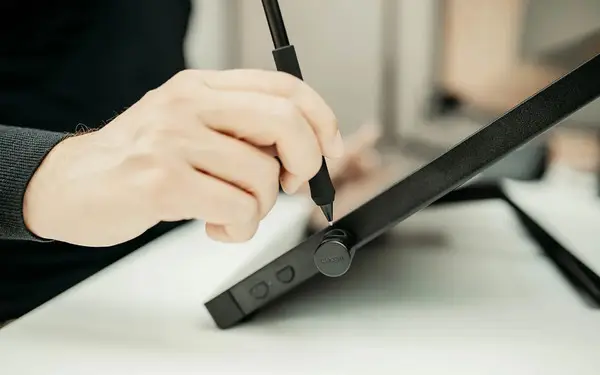 Wacom graphics tablet Cintiq 24 (2025) – 3