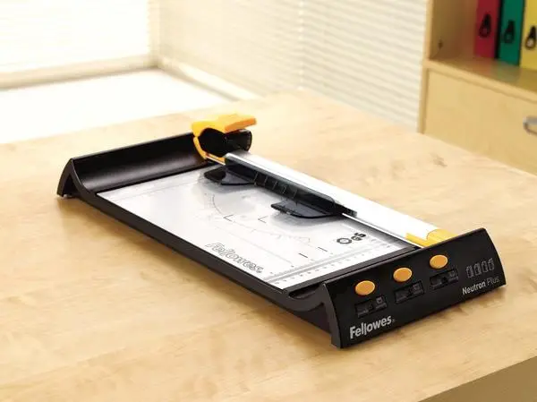 Fellowes Neutron Plus A4 Paper Trimmer – 3