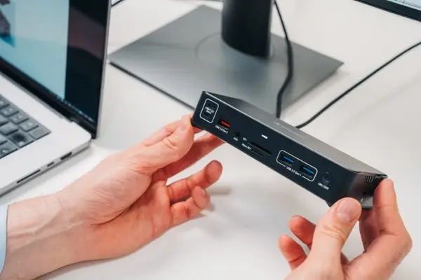 Verbatim 32171 CDS-15 USB-C Pro Jungčių stotelė 15 Ports, Pilka/Juoda – 9