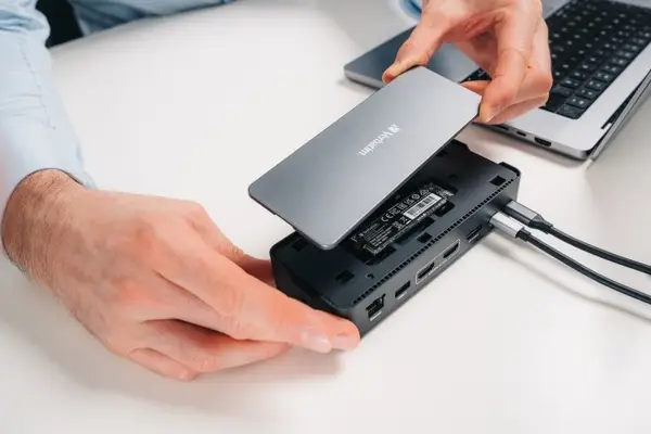 Verbatim 32174 CDS-15SSD USB-C Pro Jungčių stotelė 15 Ports, 256GB SSD, Pilka/Juoda – 7