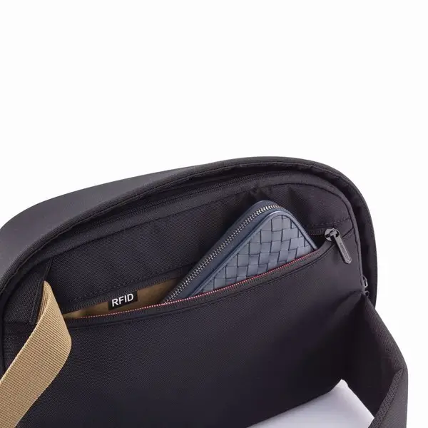 XD DIZAINO KUPRINĖ NUO VAGYSTĖS BOBBY SLING BLACK P/N: P705.781 – 4