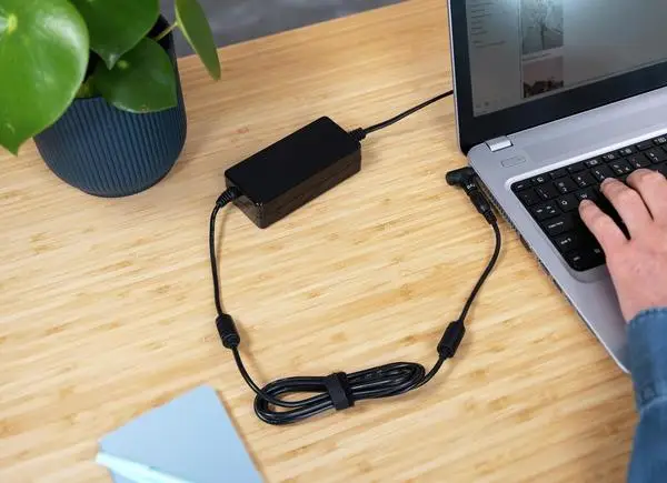 Trust Primo 70W-19V Universal Laptop Charger that works with virtually any laptop – 8