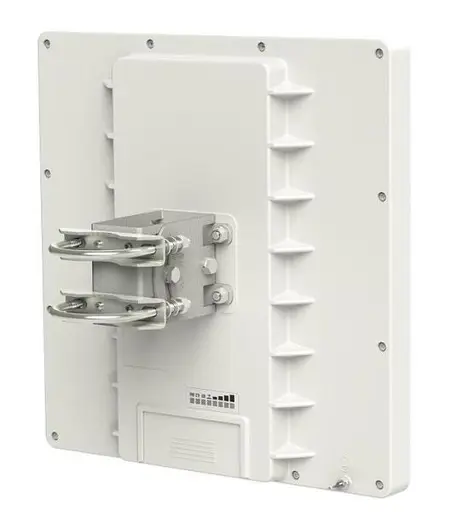 MikroTik QRT 5 with 24dbi 5GHz antenna, High Gain Dual Chain 802.11an wireless, 600MHz, 64MB RAM, 1xGigabit LAN, POE, PSU, pole mount