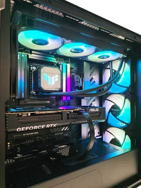 Asmeninio komp. komplektas TUF ONE (Powered by ASUS): AMD® Ryzen™ 7 7800X3D (8 branduolių, 16 gijų procesorius) – 5