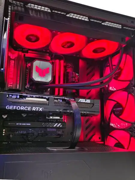 Asmeninio komp. komplektas TUF NEXT (Powered by ASUS): AMD® Ryzen™ 7 9800X3D (8 branduolių, 16 gijų procesorius) – 6