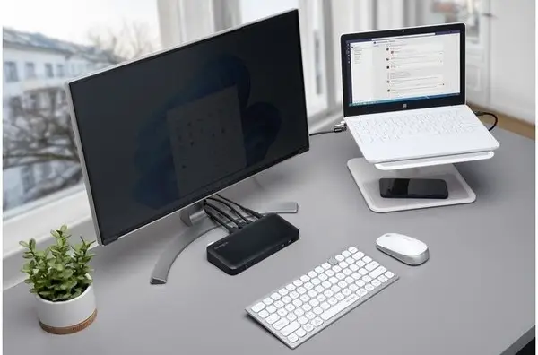 KENSINGTON MagPro Magnetic Privacy 24inch 16:9 Monitors – 8
